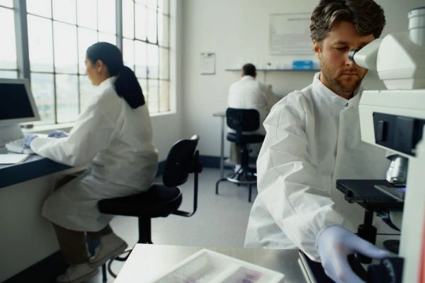 laboratory teams using NAD+ in laboratory research
